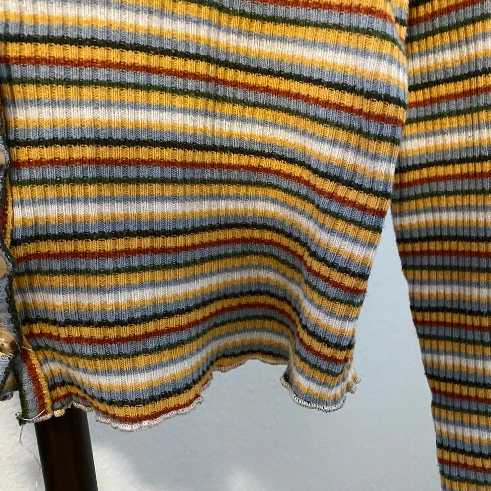 Sky & Sparrow || V Neck Cropped Ribbed Knit Striped Cardigan Top - Picture 4 of 10